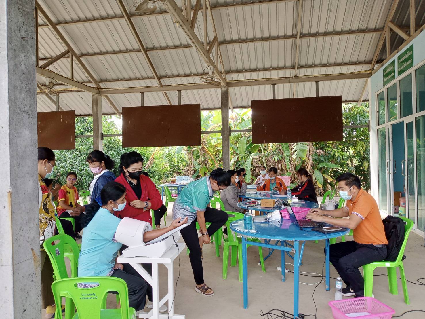 29 พ.ย. 2567 เจ้าหน้าที่ รพสต.หนองระเวียง อ.พิมาย ออกให้บริการคัดกรอง เบาหวาน-ความดัน แก่ประชาชน กลุ่มอายุ 15-59ปีที่บ้านโนนสะเดา ต.หนองระเวียง อ.พิมาย จ.นครราชสีมา